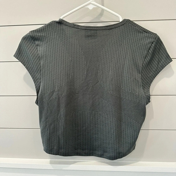 🦈 GYMSHARK CROP WORKOUT TOP -LARGE 🦈 - Picture 2 of 5